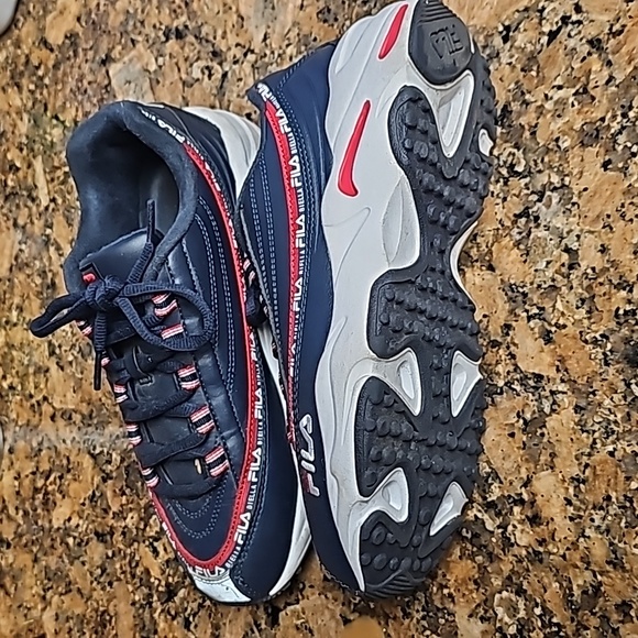 Fila - Picture 3 of 5